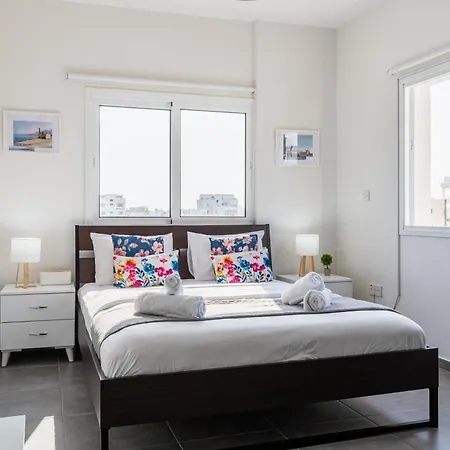 Sonic 2-bedroom شقة لارنكا